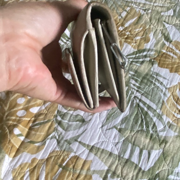 Gucci authentic made in Italy beige Long wallet GG line. - Picture 9 of 15